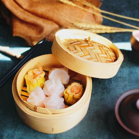 Zdjęcie: Siu mai: otwarte pierogi dim sum z wieprzowiną i krewetkami — przepis krok po kroku