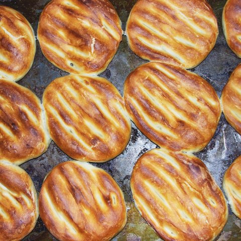 Zdjęcie: Pita domowa: jak upiec kieszonkowy chleb z kieszonką – krok po kroku