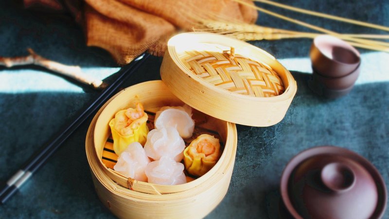 Zdjęcie: Siu mai: otwarte pierogi dim sum z wieprzowiną i krewetkami — przepis krok po kroku